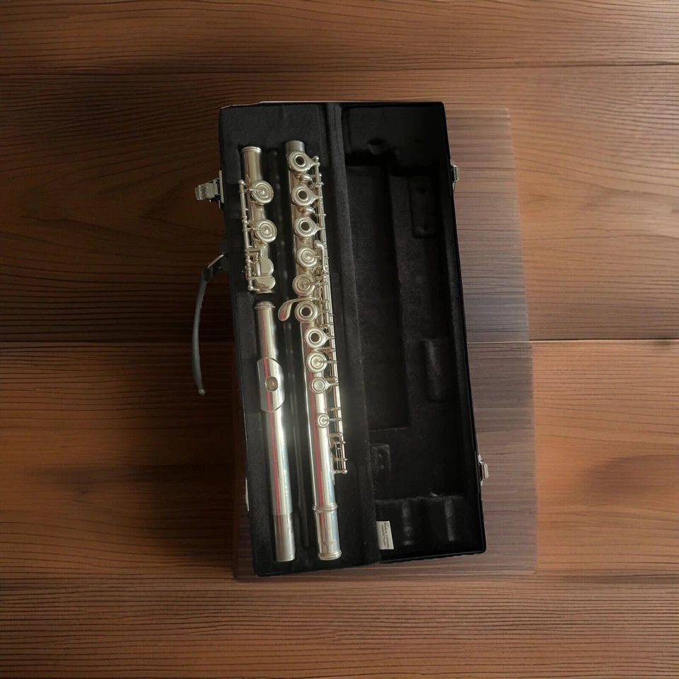 Yamaha YFL-212 Concert Flute - Silver - Image 1 of 1