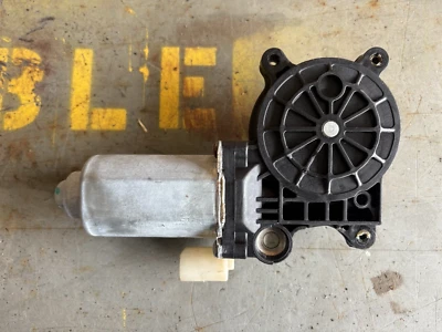 01-04 BMW 330ci 330i 325i 325ci E46 Right Passenger Door Window Motor - Image 1 of 4