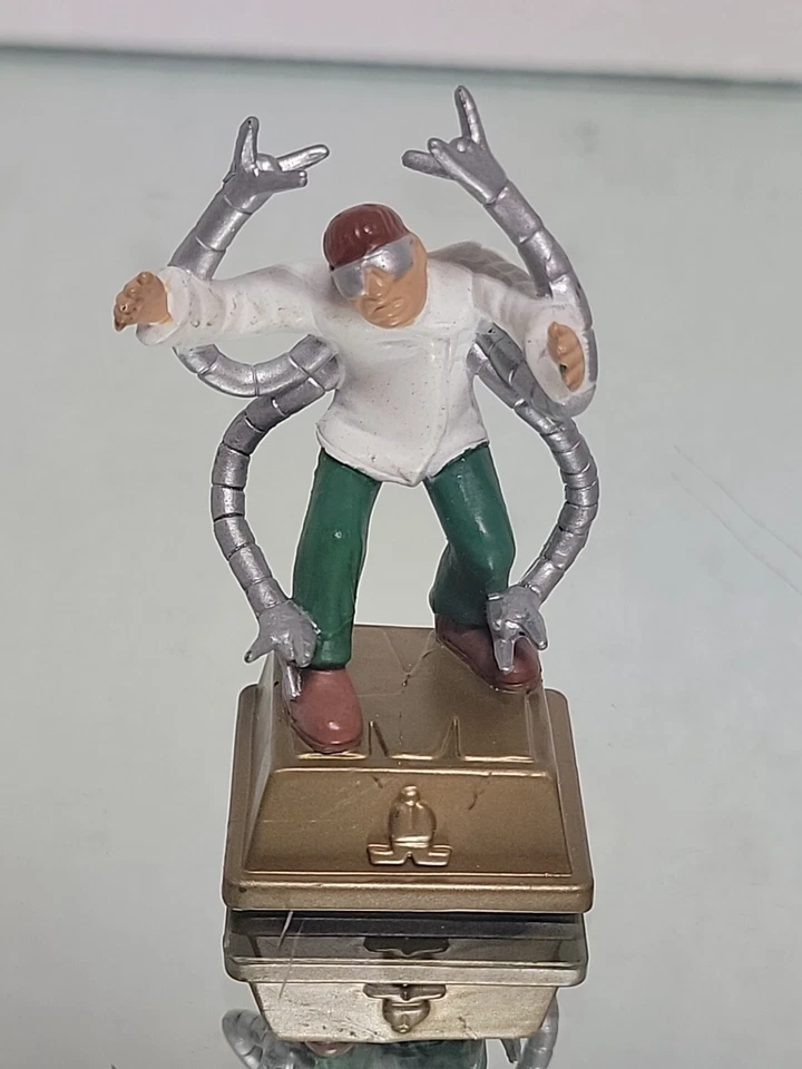 Doc Ock Marvel Heroes Chess Set Gold Bishop Replacement Piece 2003 - Image 1 of 1