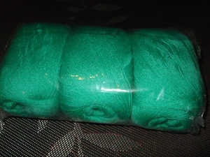 chinese acrylic/wool/cashmere mix balls 50gX3 emerald green colour 150g total - Picture 1 of 6