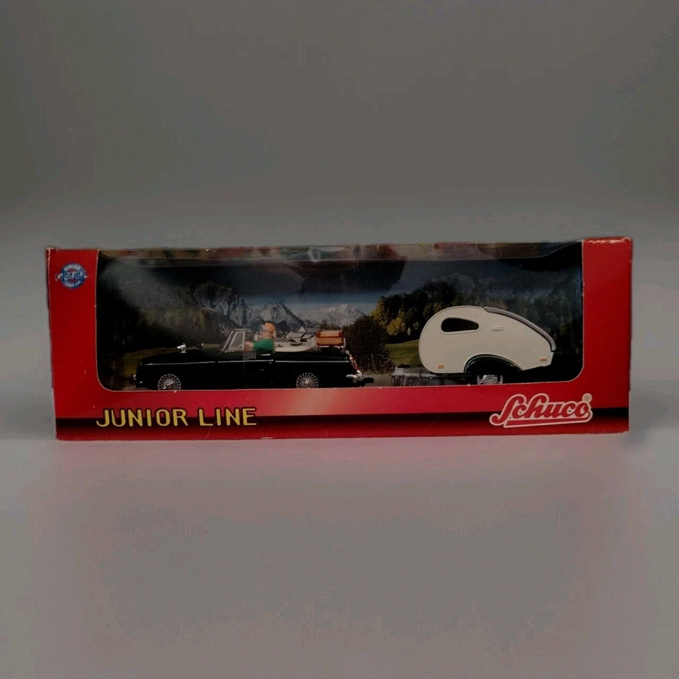 SCHUCO- MGB Con Roulotte - Modellino Auto Metallo Verde Junior Line -Scala 1:43 - Immagine 1 di 4