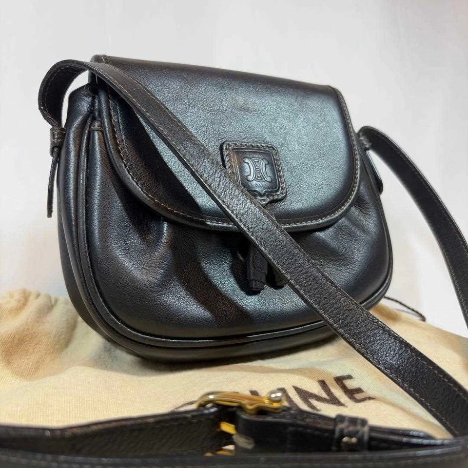 Сумка наплечная CELINE Triomphe кожаная черная повседневная женская бывшая в употреблении из Японии - Изображение 1 из 4