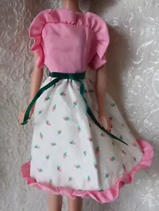 VINTAGE MATTEL BARBIE - MY FIRST BARBIE DRESS - ROSEBUD #4868 - Picture 1 of 2