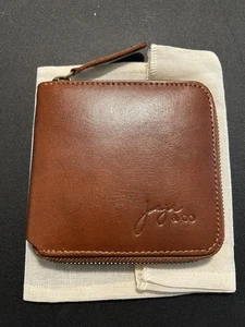 JOJI LOCATELLI Joji & Co CARTERA ARGENTINA CUERO MARRÓN TEJIDO ESTRUCTURADO - Imagen 1 de 6
