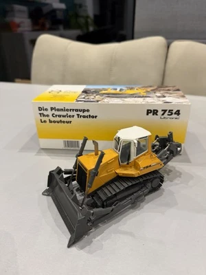 Liebherr 754 Dozer Model 1/50 - Image 1 of 2