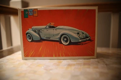 Auburn Speedster 1:25 scale	Pyro C501-200	Car Unbuilt Kit - Image 1 of 4