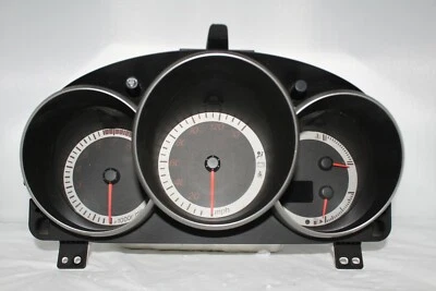 Cuadro de instrumentos velocímetro indicadores del panel de instrumentos Mazda 6 2004 95.917 millas Foto 1 de 4