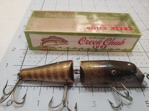 VINTAGE CREEK CHUB WOODEN GLASS EYES JOINTED PIKIE MINNOW 2601 FISHING LURE BOX - Picture 1 of 19