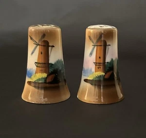 Glanzgeschirr Salz und Pfefferstreuer handbemalt Windmühle Szene Vintage Japan - Bild 1 von 8
