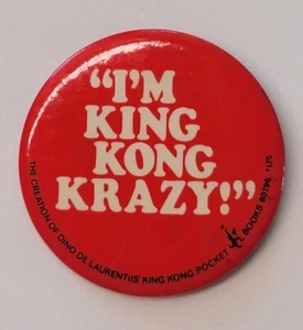 Spilla con bottoni promozionali vintage King Kong Dino Laurentiis libro tascabile krazy vintage - Foto 1 di 3