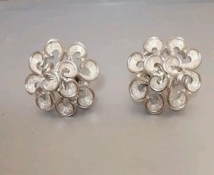 Vintage Trifari Flower Cluster Earrings Clip On Silver Tone Gift for Her - Picture 1 of 2