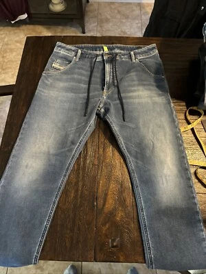 Denim cónico Diesel Krooley Jogg Foto 1 de 3