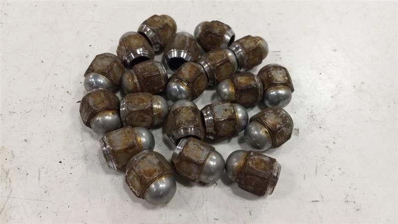 Juego de tuercas Subaru Forester 2009 2010 2011 2012 2013 Foto 1 de 4