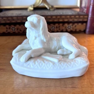 Vintage Irish Belleek Cavalier King Charles Spaniel White Figurine On Pillow - Picture 1 of 5