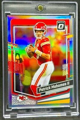 Patrick Mahomes RARO HOLO REFRACTOR TARJETA DE INVERSIÓN PANINI CHIEFS MVP COMO NUEVO Foto 1 de 2