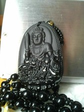 Set besar kalung dan medal yang diukir dalam obsidian. Termasuk kalung. Baru