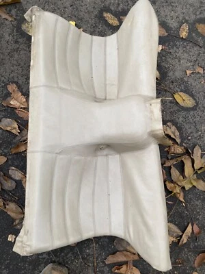 Porsche 968 944 Turbo S S2 COUPE — желтовато-коричневое заднее сиденье снизу - Изображение 1 из 4