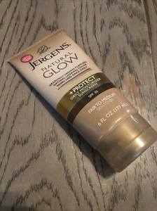 Jergens Natural Glow Moisturizing Sun Screen - Fair To Medium | Daily Use - Picture 1 of 4