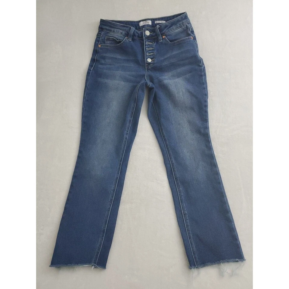 Pantalones de mezclilla rectos de tiro alto Royalty For Me para mujer 4 azul con botones dobladillo crudo Foto 1 de 4