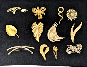 Konvolut 12 Vintage Modeschmuck Broschen 4 signiert Trifari Kramer Coventry AK - Bild 1 von 18