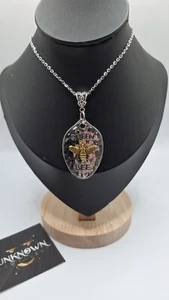 Queen Bee Hammered Pendant Charm Necklace Beautiful Honey Bee 18" Chain Gift Uk - Picture 1 of 5