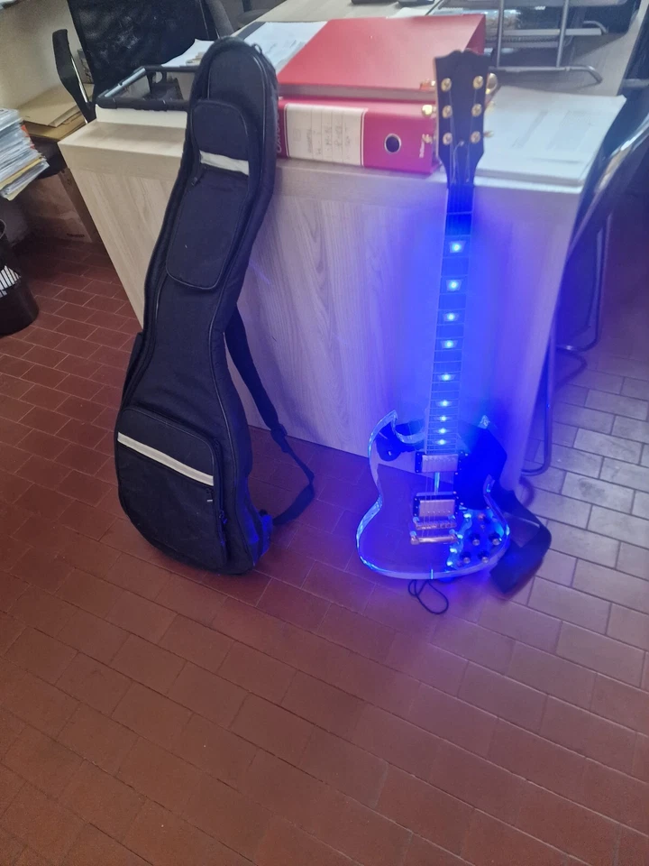 WUQIMUSC Chitarra elettrica con luce LED trasparente corpo in  - Immagine 1 di 4