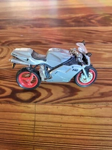 2001 Hot Wheels 1:18 Ducati 748 Motorcycle Gray - Picture 1 of 4