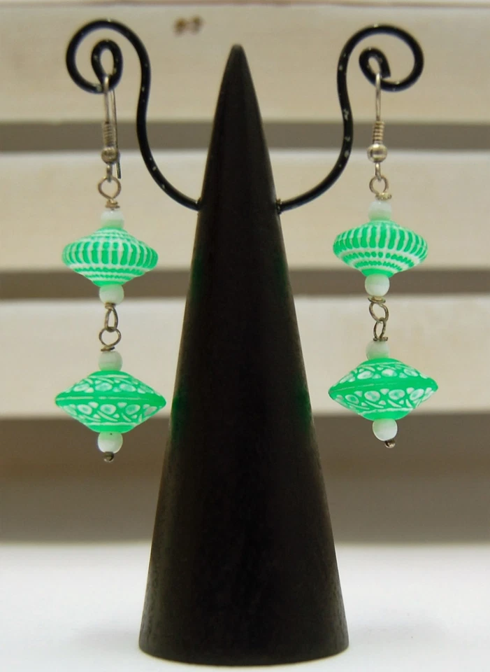 ORECCHINI RESINA VERDE MONACHELLE COLOR ARGENTO - Immagine 1 di 1