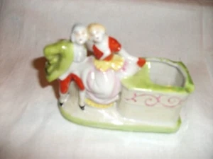 Lusterware Ashtray with Victorian Couple Japan 1950's. Very good condition. - Picture 1 of 6
