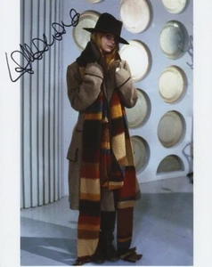 Doctor Who Autograph: LALLA WARD (Destiny of the Daleks) Signed Photo - Foto 1 di 1