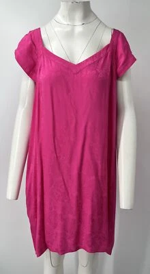 Balenciaga 2021 ALTERED Pink Floral/Logo Print Cap-Sleeve V-Neck Shift Dress szL Foto 1 de 4