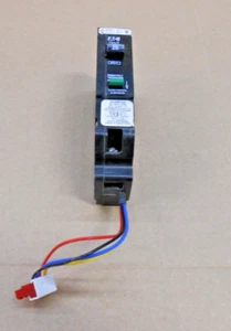EATON GHQRSP1020 CIRCUIT BREAKER REMOTE CONTROLLED 20 AMP 1 POLE 277V (65 AVAIL) - Picture 1 of 5