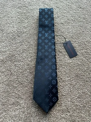 路易威登修身领带纯色红色原装包装最宽 2.75 — 第 1/4 张图片