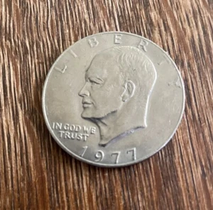1977 One Dollar Liberty Eisenhower Coin Flying Eagle  Coin 13 STARS NO MINT - Picture 1 of 3