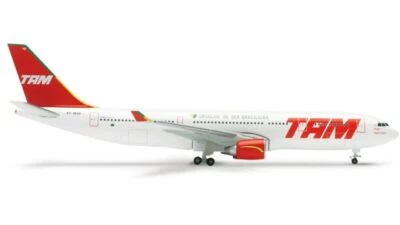 1:500 Herpa TAM AIRBUS A330-200 Passenger Airplane Diecast Aircraft Plane Model - Image 1 of 4