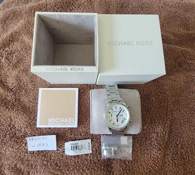 Reloj de pulsera Michael Kors MK6428 Ritz cronógrafo esfera blanca tono plateado para dama  Foto 1 de 4