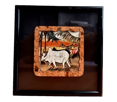 Malasia Corcho Arte Posavasos Toro Blanco Granja Trabajo Años 70 Enmarcado Vidrio Metal Asia Foto 1 de 3
