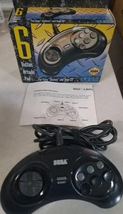 CONTROLADOR VARIANTE PRIMERA IMPRESIÓN SEGA GENESIS CD 6 BOTONES MK-1653 EN CAJA + MANUAL - Imagen 1 de 4