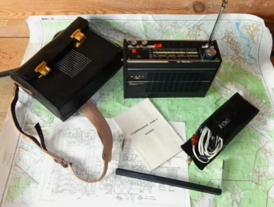 USSR Soviet Russian VINTAGE Military Transistor Radio Receiver Mayak-2 FULL KIT - Image 1 of 4