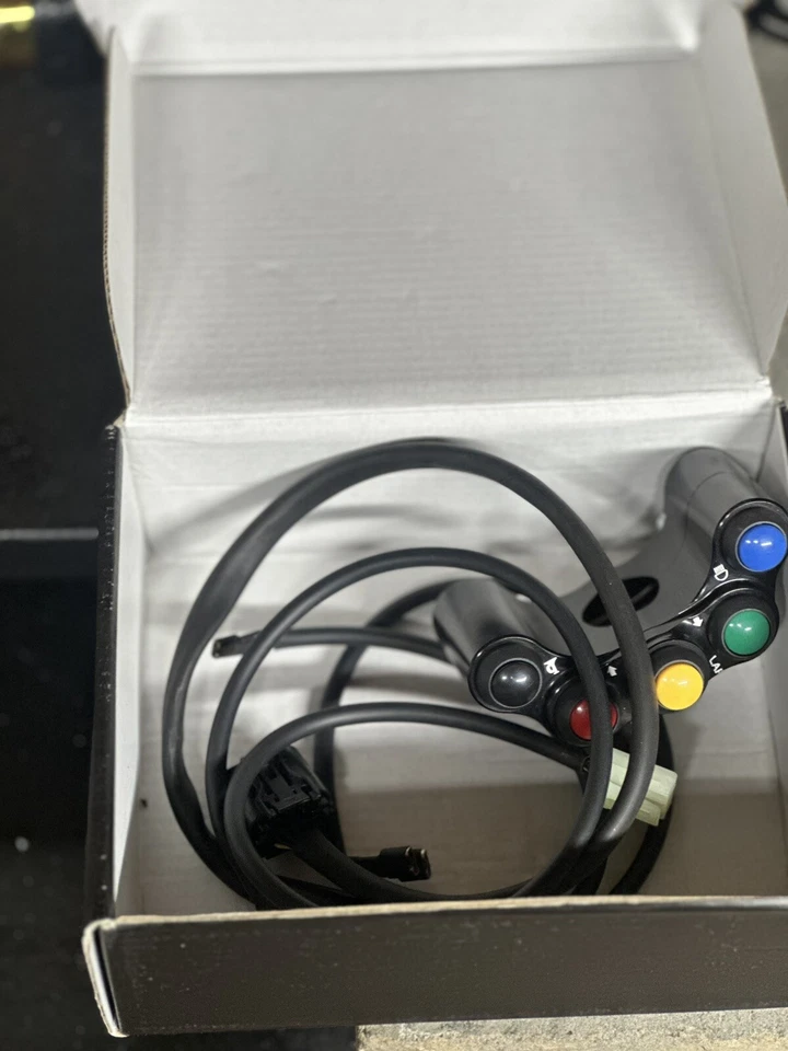 2016 - 2019 YAMAHA YZF R1 - R1M LEFT HANDLE BAR SWITCH  WRS - Image 1 of 4