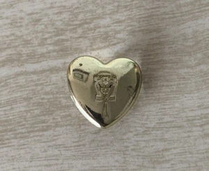 Yogi Bär 2010 Variety Club Herz Pin goldfarben - Bild 1 von 3