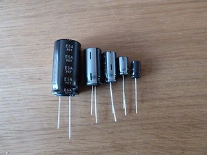 5 condensadores radiales Samwha ESR de baja impedancia 50V 10uF a 2200uF 105 grados - Imagen 1 de 1