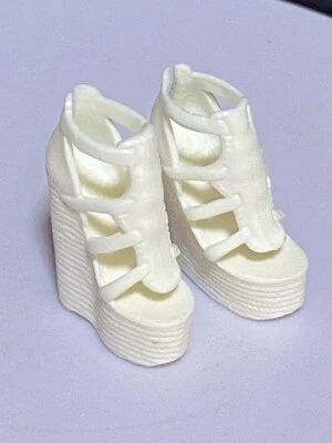 Barbie Fan Club 2017 zapatos de plataforma blancos exclusivos para miembros de BFC Foto 1 de 2