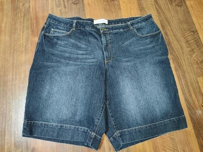 FASHION BUG stretch size 26W cotton/spandex Blue 5 pocket shorts - 11.5" inseam - Image 1 of 4