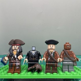 LEGO Pirates of the Caribbean Whitecap Bay (4194) Minifigure Lot of 4 Incomplete
