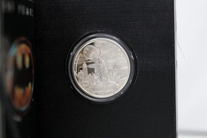 1989 Batman Movie "Hero in Black" 1 oz Fine Silver Proof Coin w/Box - Picture 1 of 9