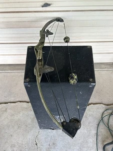 Vintage Bear Whitetail Hunter Compound Bow 65# Right Handed  - Picture 1 of 7
