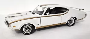 1969 OLDSMOBILE 442 H/O WHITE/GOLD AMERICAN MUSCLE ERTL DIE CAST 1:18 - Picture 1 of 11