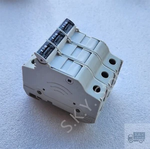 EATON BUSSMANN CHCC3DU FUSE HOLDER, 3P/600V/30A, Fast ship - Picture 1 of 2