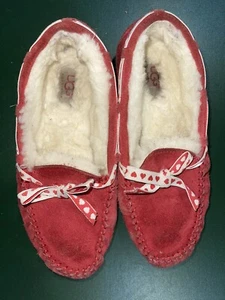 Ugg Dakota Heart Moccasin Slippers Red Suede Sheepskin Fur 3 - Picture 1 of 5